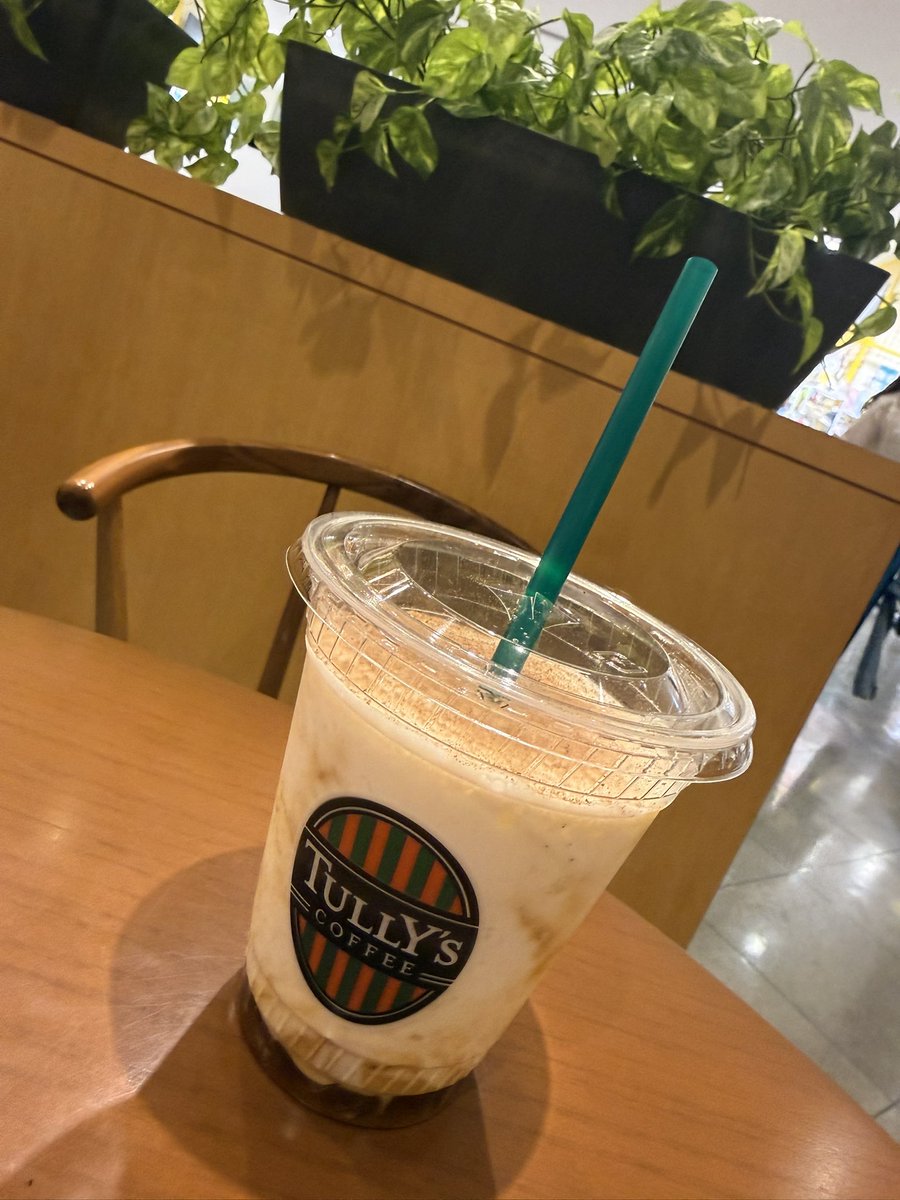 shittoring2's tweet photo. ピアノ聞いてます🎹🎵 https://t.co/VNWKDm6PPV