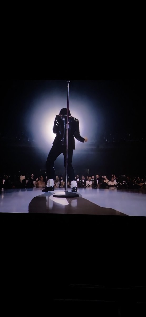 Rmmmlll1's tweet photo. فلم الأيقوني.. Michael Jackson https://t.co/y8c8qytcgH