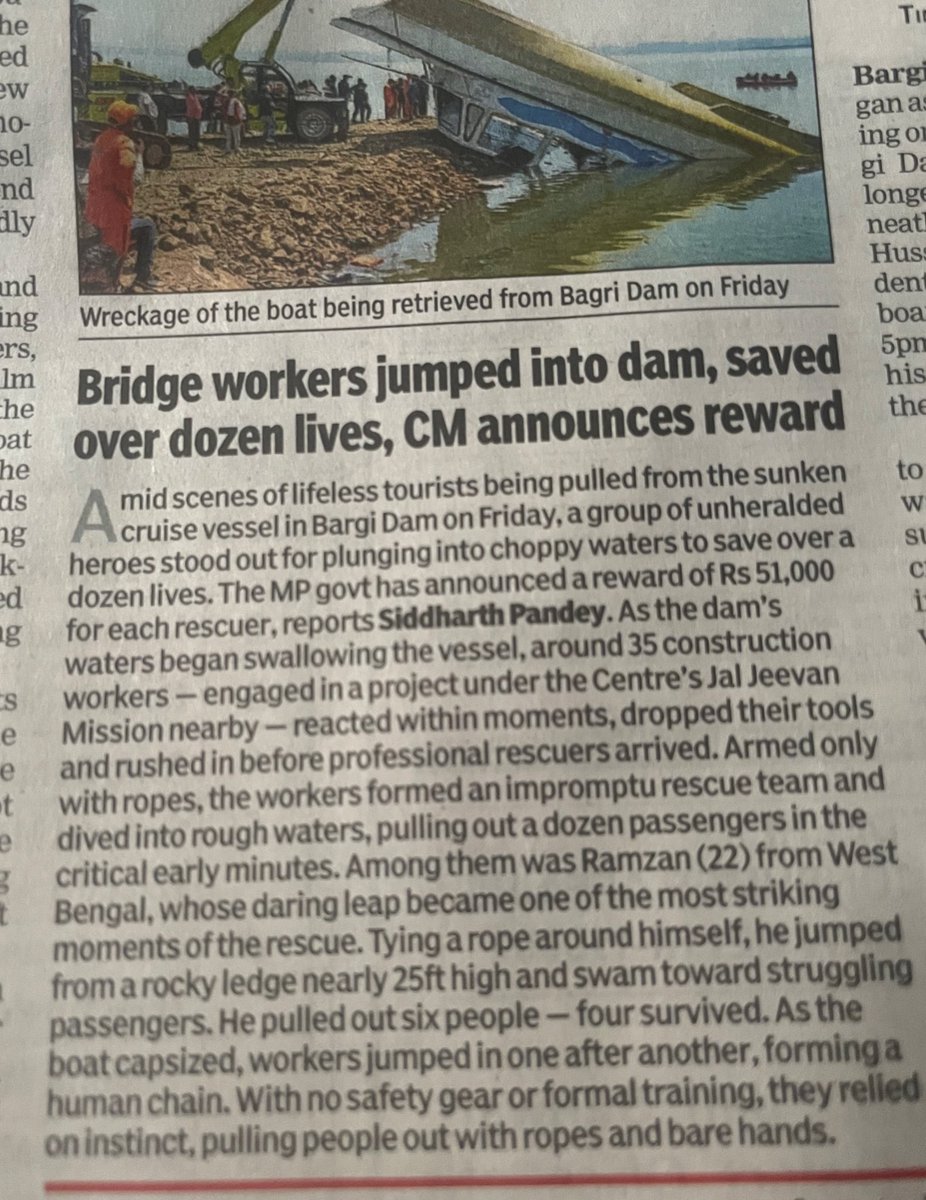 GargiRawat's tweet image. Saw this in @TOIIndiaNews 
Workers engaged in a project nearby jumped into the water, rescued several people. 
One of them Ramzan from West Bengal, leapt from a 25 feet high ledge, pulled out people in the critical first minutes. #cruise #tragedy