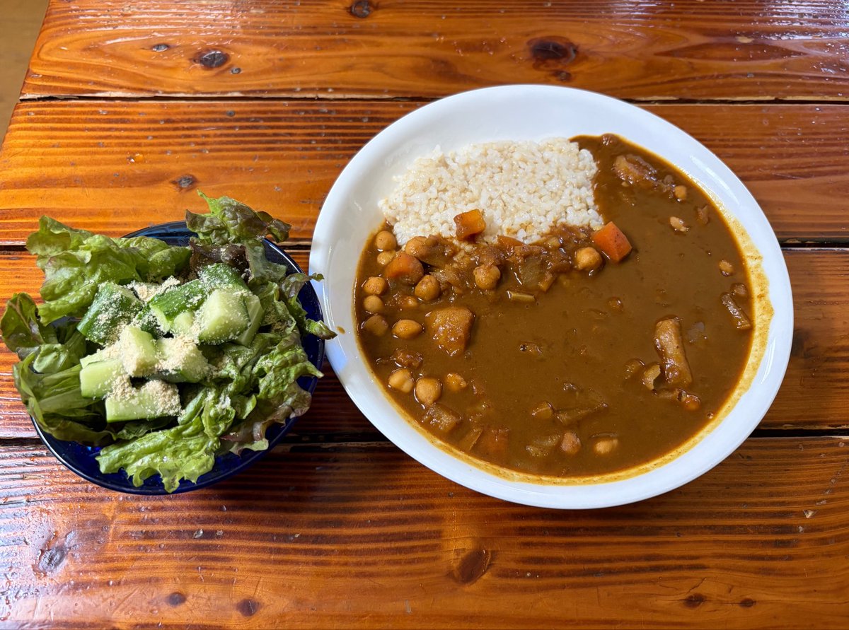 vegelovecat's tweet image. 午前とーちゃんにミズさん頼んで実家へ 母とヤオコー行ったらヴィーガンカレー増えてたから応援3つ購入 あたしかんいちさん母で薬膳カレーをかなり購入してるから増やしてくれたかも
黒七うまかったから買い支える
朝飯はオーツ米粉バナナのパンケーキ ソイラテ
 #vegan #ヴィーガン #保護猫を家族に