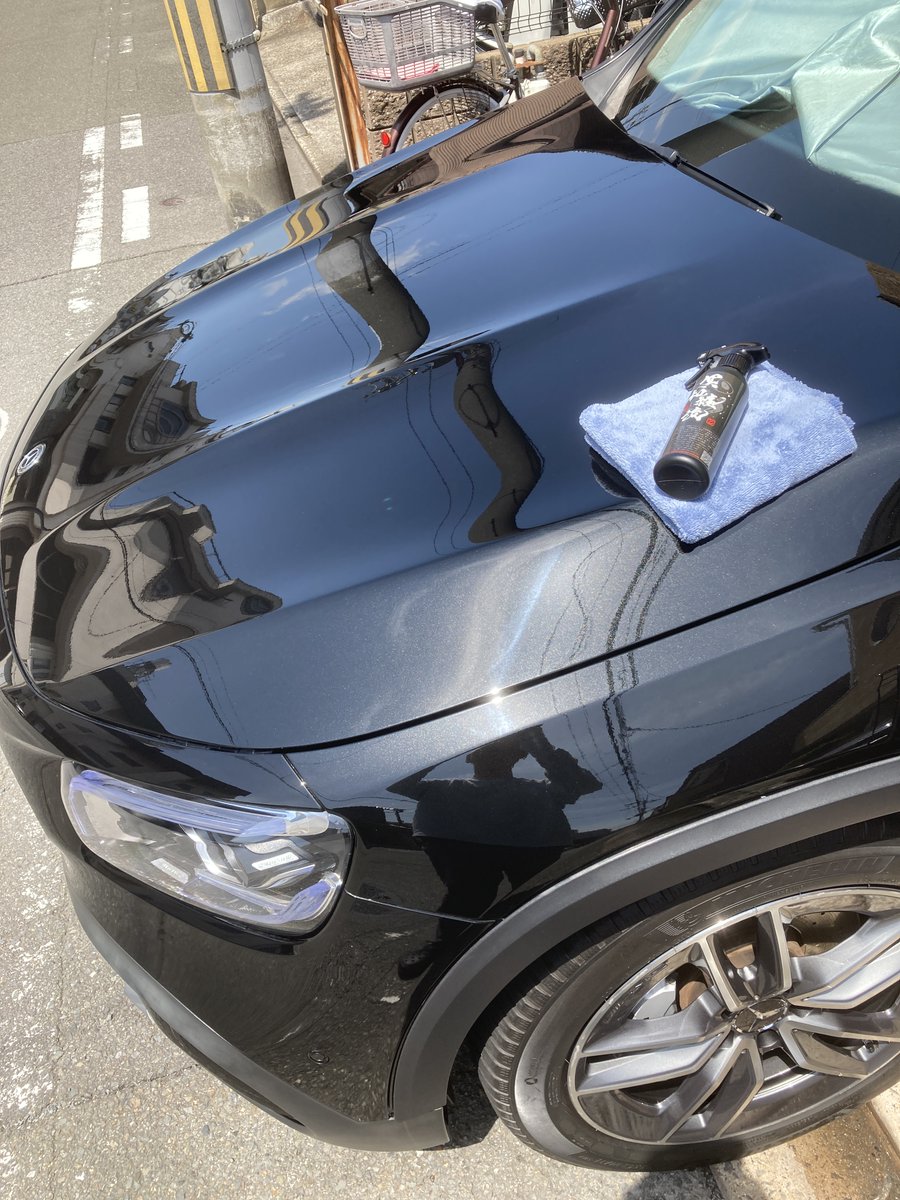 NisiyanMasters's tweet image. #Dazzle 
#GANBAS
Daz様よりプレゼント頂いたDazzleを初施工しました🌟
ひとことで言うと”スリックブースター”
塗面がツルツルです🌟

 液剤はミルク色で施工は重くなく簡単な方だと思います♪
 GANBASSさんの製品は初めてなのですが他も試してみたくなりました☺
@ganbass_info
@murasakiboking
