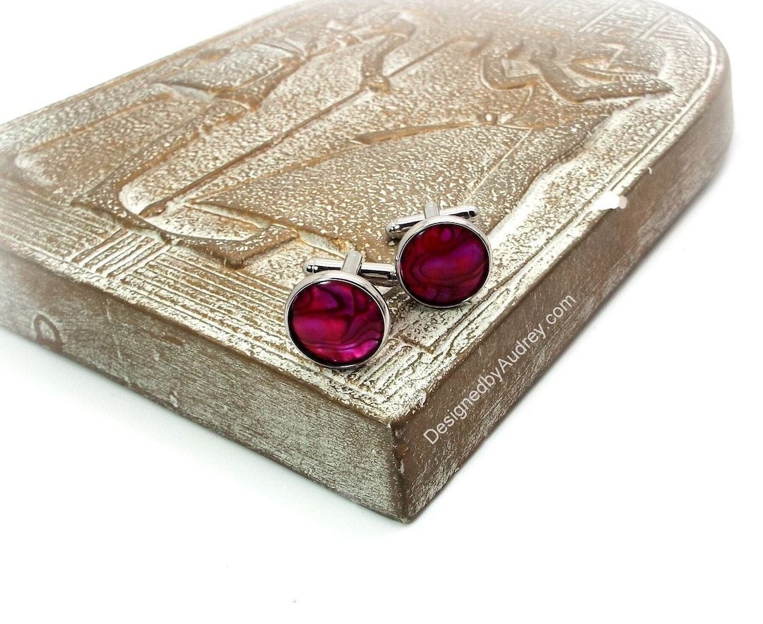 DesignsbyAudrey's tweet image. Pretty Pink Cufflinks -  Pink Paua Shell Cufflinks - Vibrant Pink Cufflinks by #DesignedbyAudrey.  Wonderful men's #handmade dress accessories etsy.me/3XBORJO via @Etsy