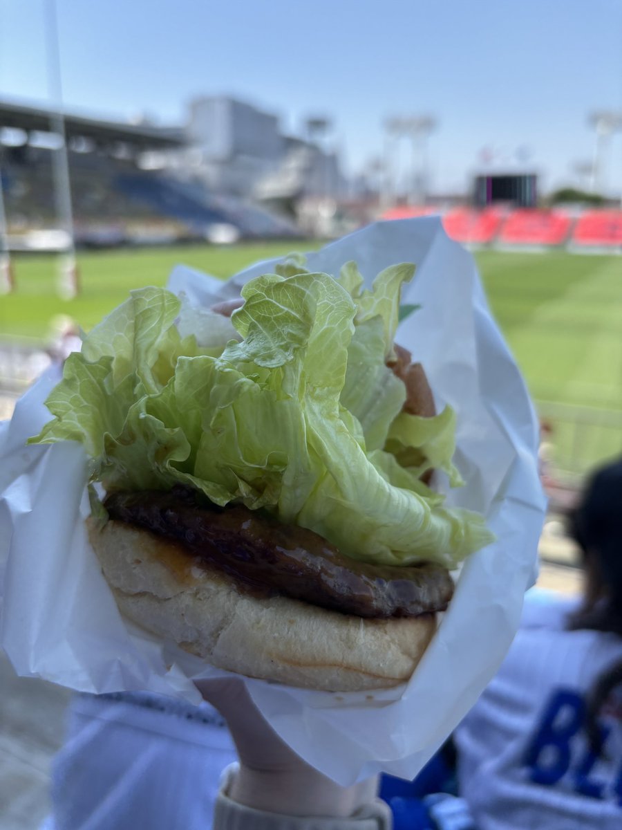 kmd_lions's tweet photo. モスのキッチンカー限定販売の特別テリヤキバーガーうま https://t.co/8X0x8qEA3O