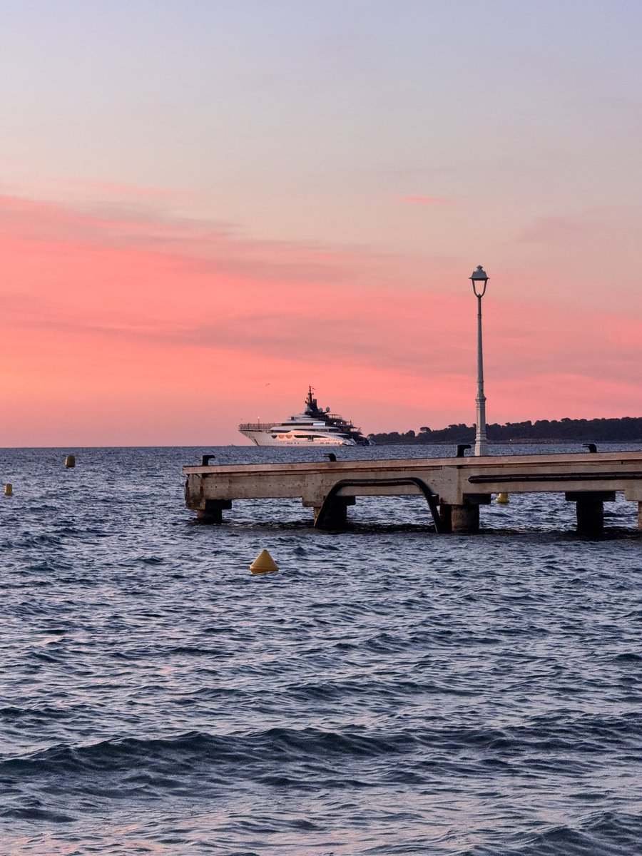 ReneTombarel's tweet image. Pendant l’aurore ce samedi #cannes #CotedAzurFrance