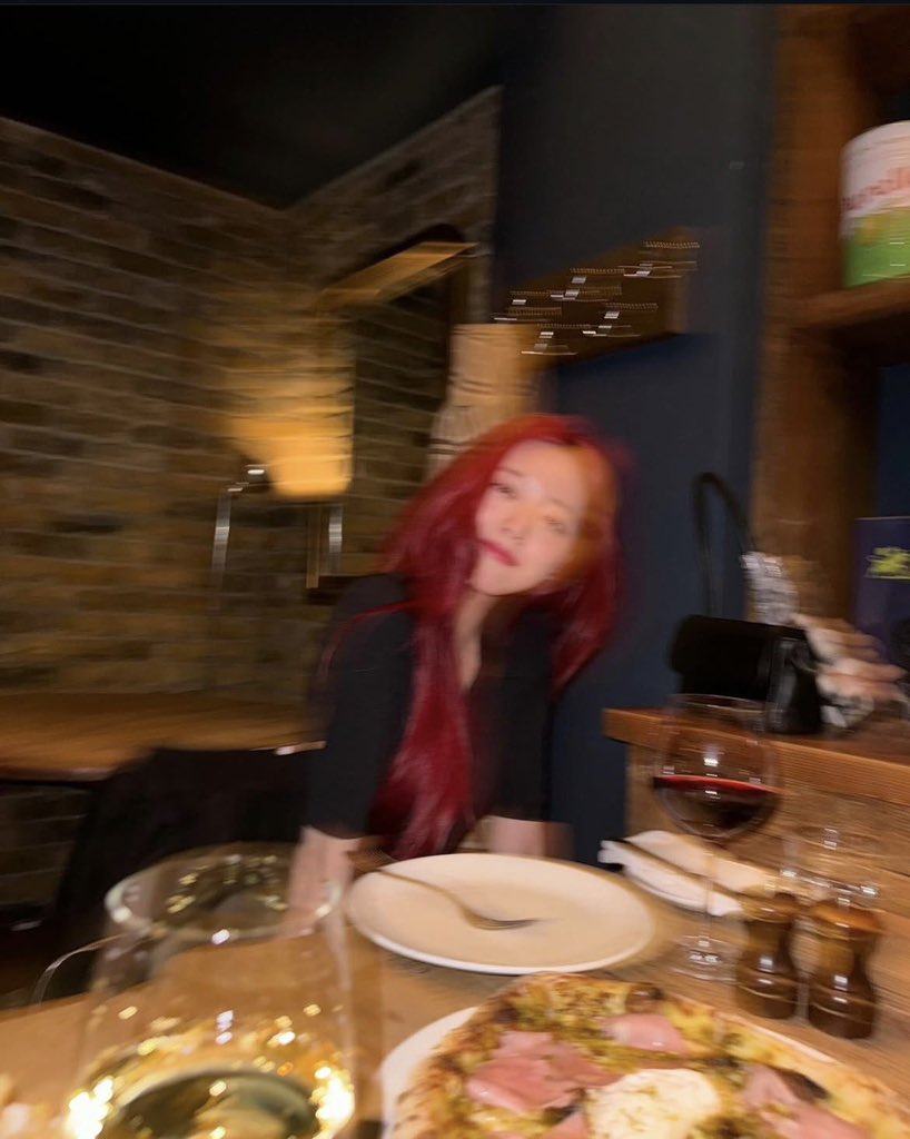 gIasszip's tweet photo. night out with the prettiest girl 🍷 https://t.co/GcIkkq6iVb