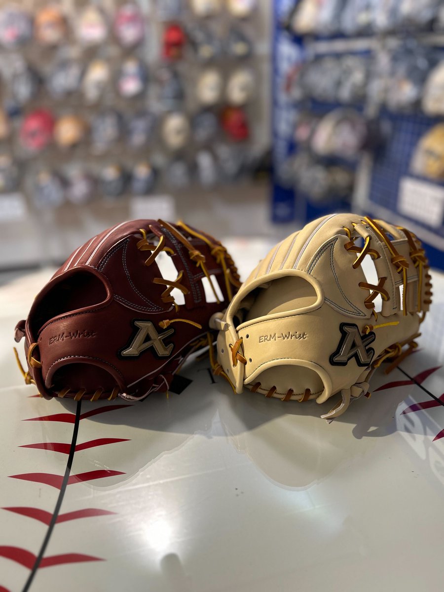 _baseballselect's tweet photo. 【ATOMS 限定軟式グラブ 026型】

ATOMS限定軟式グラブ026型が入荷しました。
一番人気の026型の限定カラー。

二遊間の選手におススメです。

#ATOMS
#ベースボールセレクト
#ベーセレ https://t.co/WpENcKL2XP