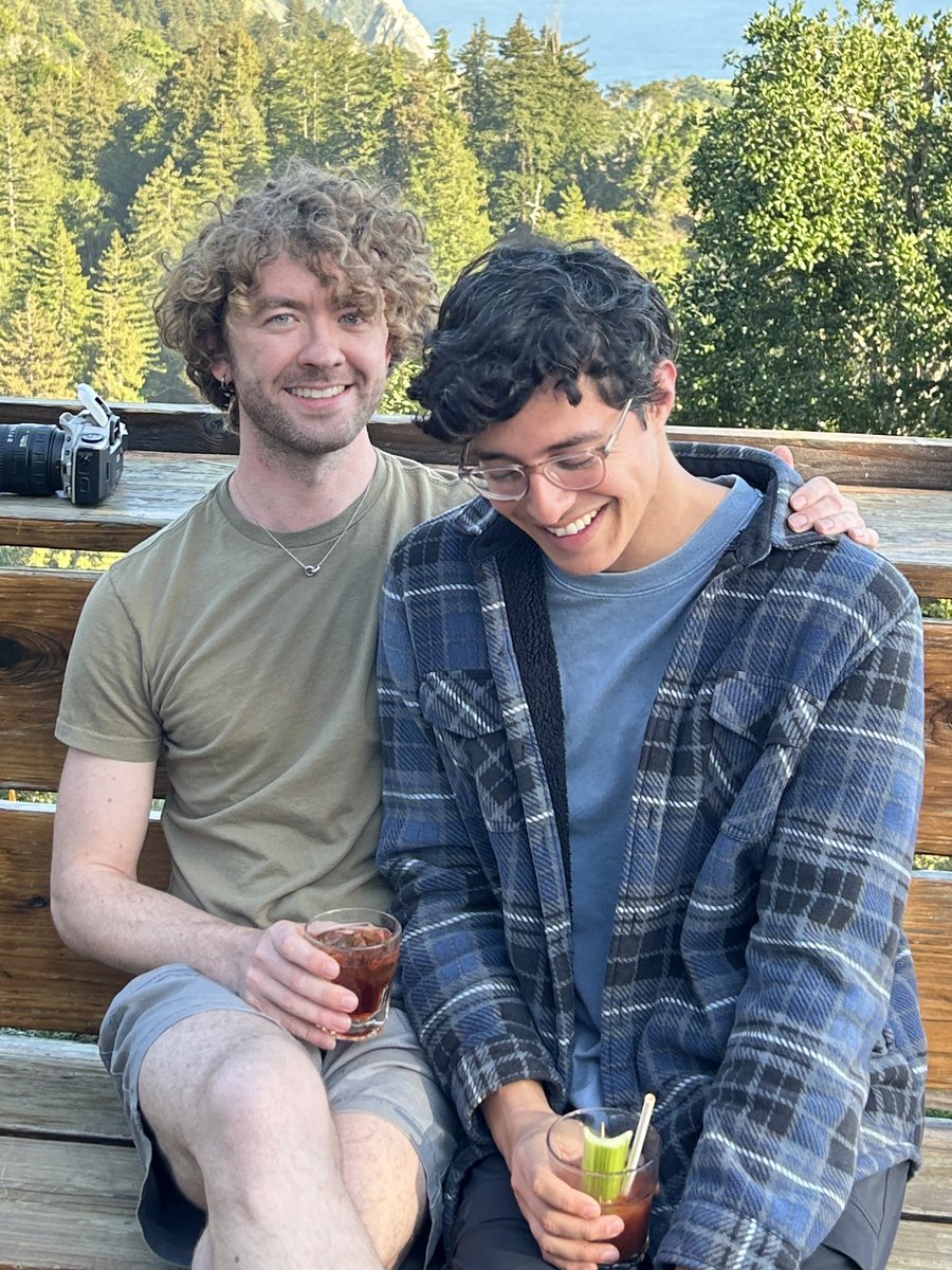 bjorksunibrow's tweet photo. sunshine,
condors, 
the ocean, 
Steller’s jays, 
redwoods, 
Henry Miller, 
the sublime, 
love, 
camaraderie,
California https://t.co/Tn1odmK7ul