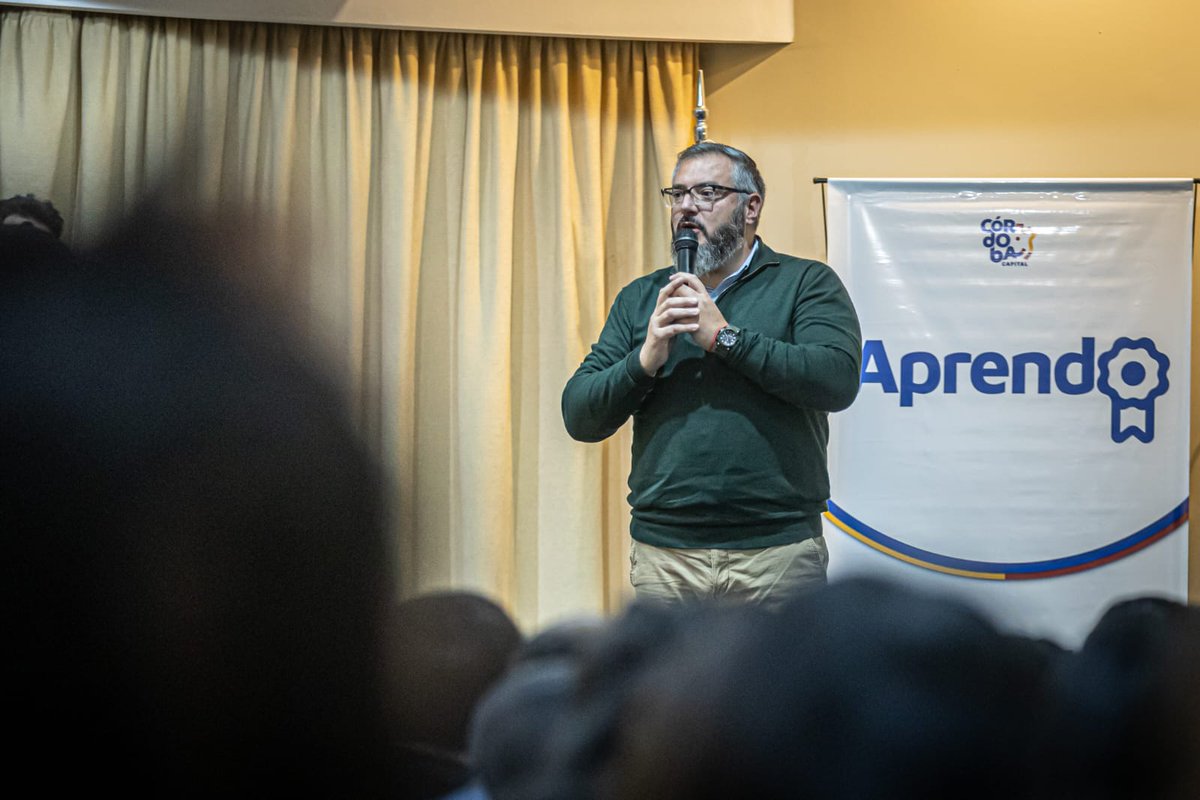 MartinSimonian5's tweet photo. 👏🏻 Ya son cinco ediciones de esta gran iniciativa que comenzó de la mano del hoy Gobernador @MartinLlaryora  y que continúa nuestro Intendente @PasseriniOk.

🤓 El programa #Aprendo es un proyecto que busca fortalecer el camino educativo de cientos de cordobeses que desean finalizar sus estudios primarios y secundarios.

¡Gracias por la invitación, querido @raullacava! Felicitaciones por el compromiso con el desarrollo humano y también educativo 💪🏼