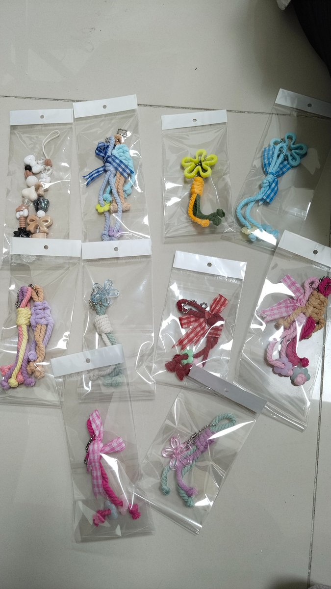 lovableforyouu's tweet image. Cuma 10k udh bisa dapet keychain handmade selucu ini. Ada straphone juga buat yg mau hp-nya makin gemes! 🎀🫰🏻
Bisa COD/Ambil di:
📍 UIN Gunung Anyar (Surabaya)
📍 Taman (Sidoarjo)

Mau request warna? Bisa! Cuss DM🏃🏻‍♀️💨
#keychain #handmade #merchandise #jualkeychain #Surabaya #SDA
