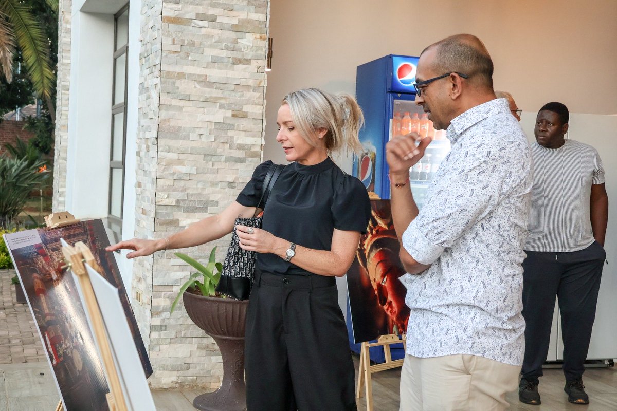 IndiainZimbabwe's tweet image. The event featured a stunning Buddhist art exhibition, showcasing #India’s rich spiritual history through intricate artworks and artifacts that highlight the timeless message of peace and wisdom. #BuddhistArt #Culture 

@MEAIndia @iccr_hq @moayush @MinOfCultureGoI