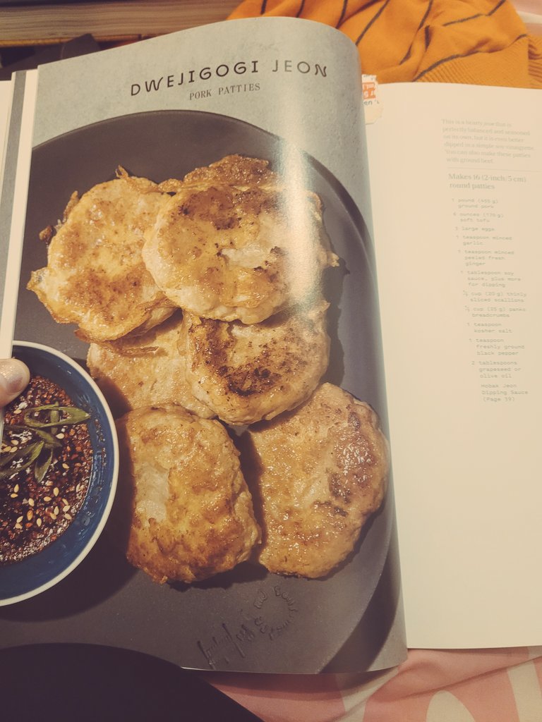 best_escort_'s tweet image. Made goguma jorim 🍠 and dwejigogi jeon 🥓🥞 tonight for the cutest queen couple 👑👑💖 so much laughter, so many cozy vibes 🥹✨

Nothing makes me happier than sharing good food with good people 🥰💫
#koreanfood #homecooking #foodie #cozykitchen #cookwithlove #couplegoals