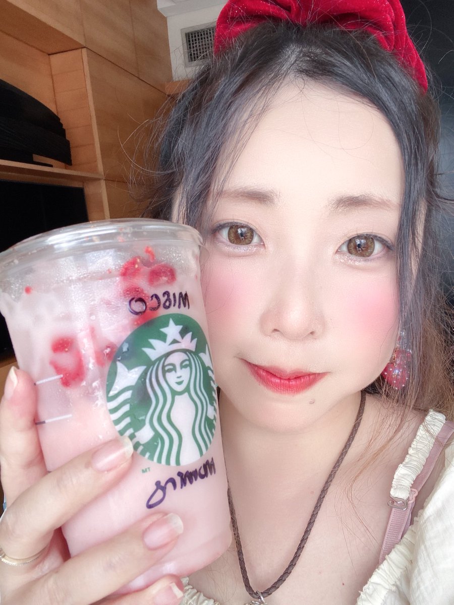 hima_sj's tweet image. #歌手 #singer  #BoA 
私は本物の歌手です💖
BoA(KPOP、JPOP)のNo.1🌷✨
を歌いました✨
12才でスカウト、
オーディション受けて、
歌手として13才でデビュー
してます💐🌷✨
本当は小学校4年生
5年生の頃から
歌手活動してました🌷
スタッフさんにはBoAと
呼ばれてます🌹✨
hima☆（うっくん＆ねね）