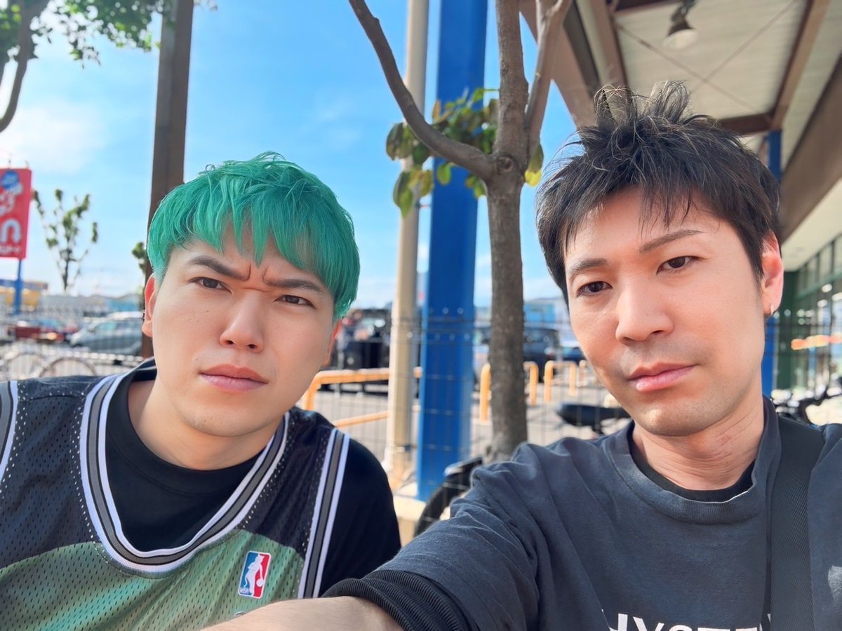ashianimals's tweet photo. 僕です。となりの緑の子は友達です。
本当です。証拠にふたりともとても楽しそうじゃないですか… https://t.co/7DcEd5vWWb
