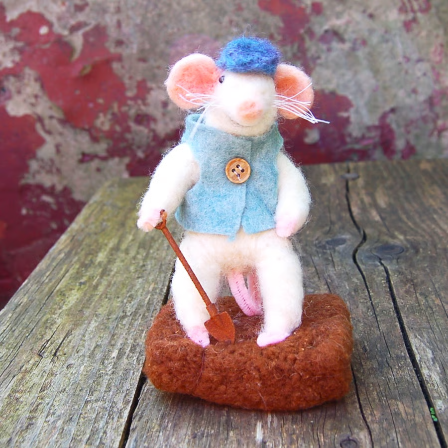 Yorkshireharec1's tweet photo. Gardening mouse - needlefelt wool textile ar... - Folksy https://t.co/TC5oPJhEo6 #newonfolksy https://t.co/o3yYZGftkd