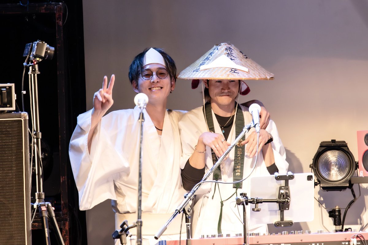 【📣絶賛チケット販売中📣】

／
2026年5月5日(火祝)
『エンタメ三国志』
📍横浜ReNYβ
＼

菩薩ドラマーは"遍路巡郎"さん🥁

キーボードは
"スティービー・ナンマイダー"さん🎹

OPEN 16:40 / START 17:10
前売り￥3,500 / 当日券￥4,000 (D代別途要)

▼チケットはこちら
eplus.jp/sf/detail/4493…