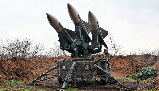 La defensa aérea destruye 142 de los 163 drones rusos ukrinform.es/rubric-ato/411…