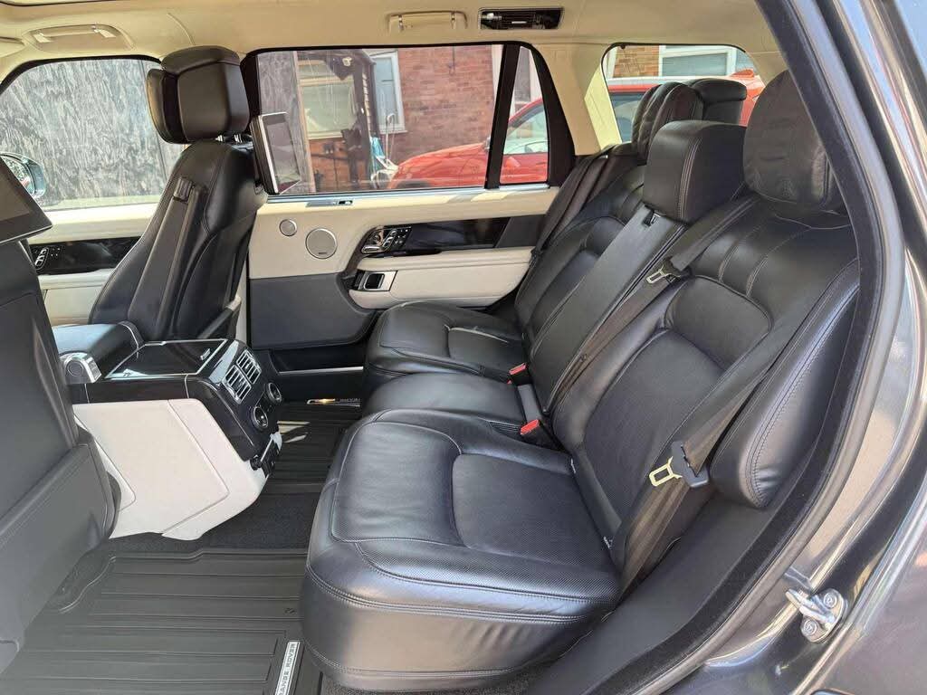 CNairobian1_'s tweet image. Tilt &amp;amp; telescopic multifunctional steering wheel◾
Multizone climate controls◾
Front &amp;amp; side mounted curtain airbags◾ 
Electronic locking differentials◾
Electric tailgate◾
Active rear locking differential ◼️
4 wheel drive◾
Traction control◾

#rangerover #autobiography #l405