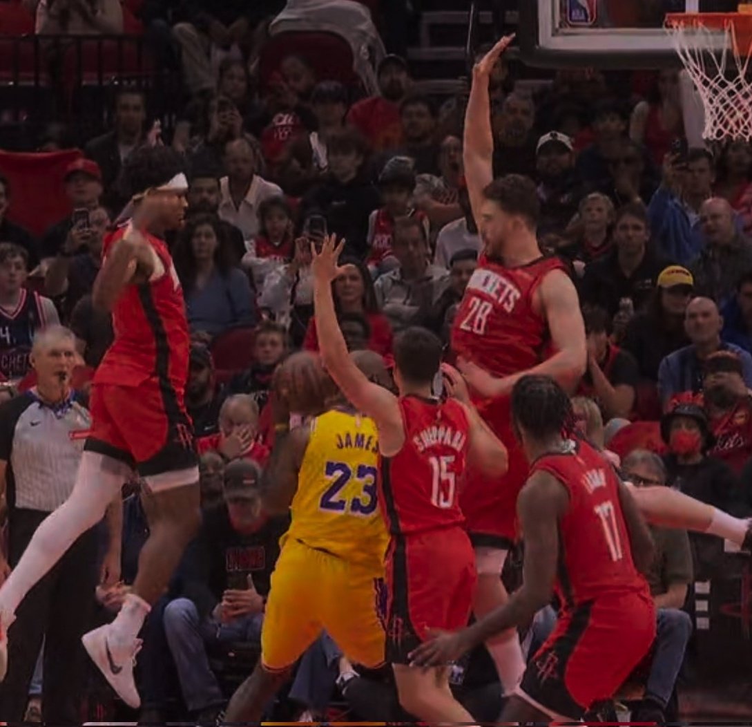 "papá, es imposible que un jugador de la NBA sea tan bueno a los 41 años"

Bueno