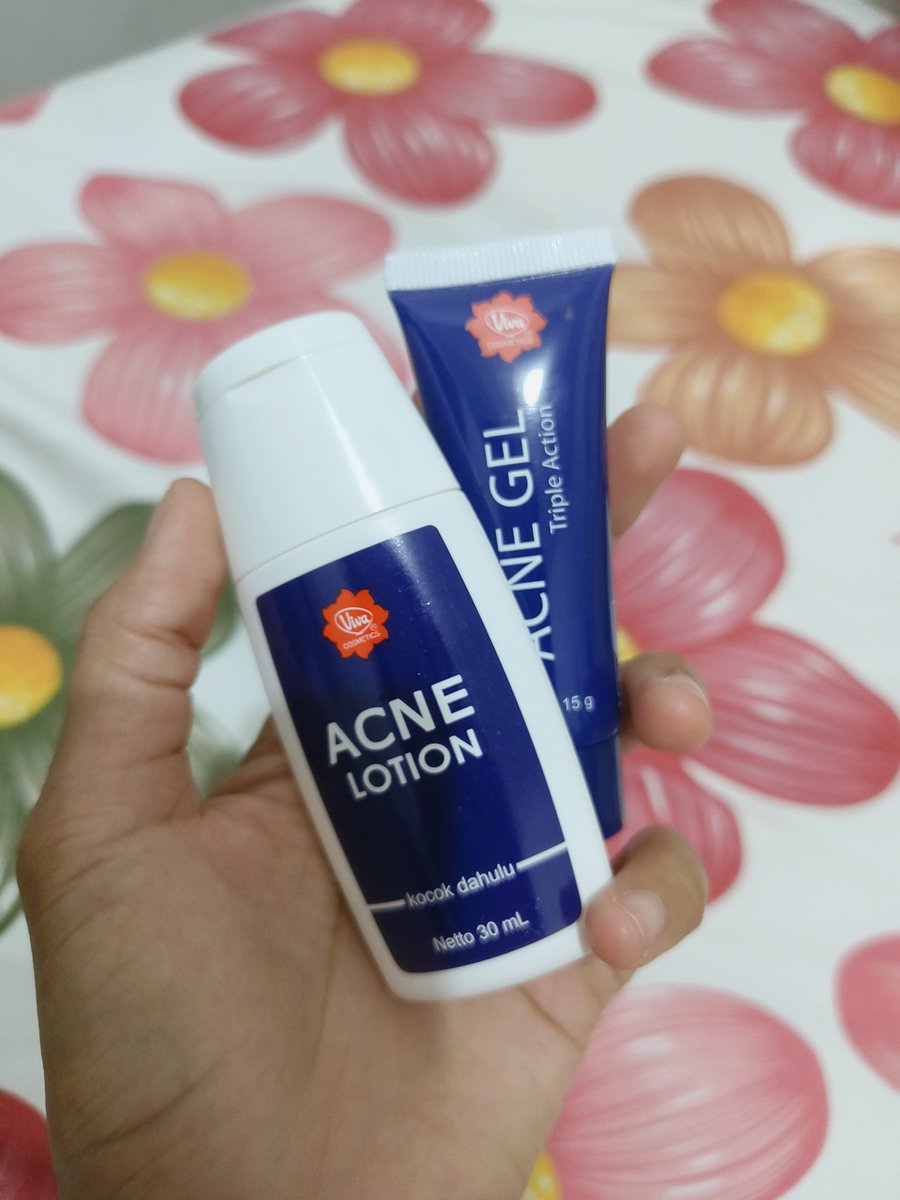 bibliophileeca's tweet photo. JUJUR AKU GA EXPECT😭😭
ini kondisi kulitku before after pake produk lagend satu ini, rutin tiap malem sebelum tidur.
jerawat di dahi lumayan berkurang dan teksturnya lebih halus please🥹
padahal harganya murah banget woii?!
ini sih worth to try banget buat yang lagi beruntusan https://t.co/zxchfE8rvd