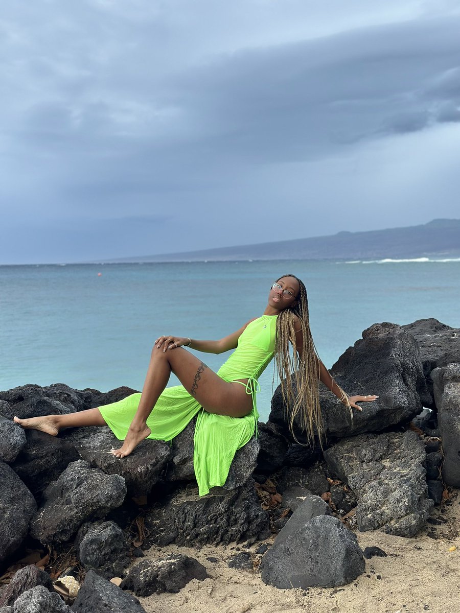 cairomorbucks's tweet photo. Vacation looks good on me. Vacation looks even better when it’s completely funded by my human wallets 🌺 https://t.co/aYHssVtSk3