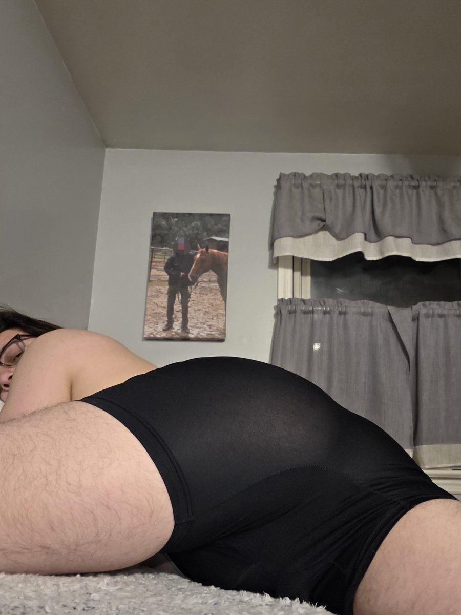Doggo_Slate's tweet photo. god DAMN I gotta work on flexibility...
any takers to help a guy out? https://t.co/tbsmDdYMbd