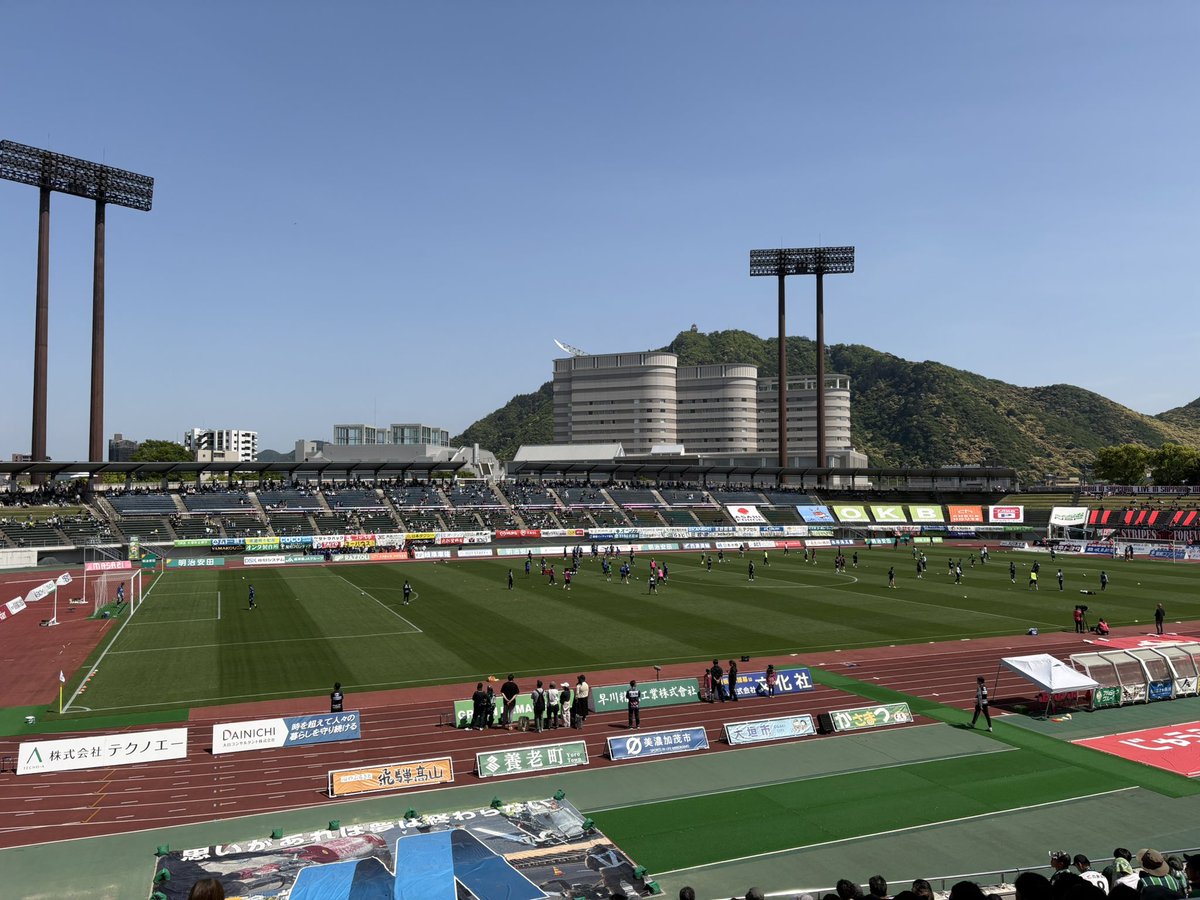 aqatick's tweet photo. 頑張れ #FC岐阜 今日も勝つぞ！ https://t.co/qeKwHIsiKB