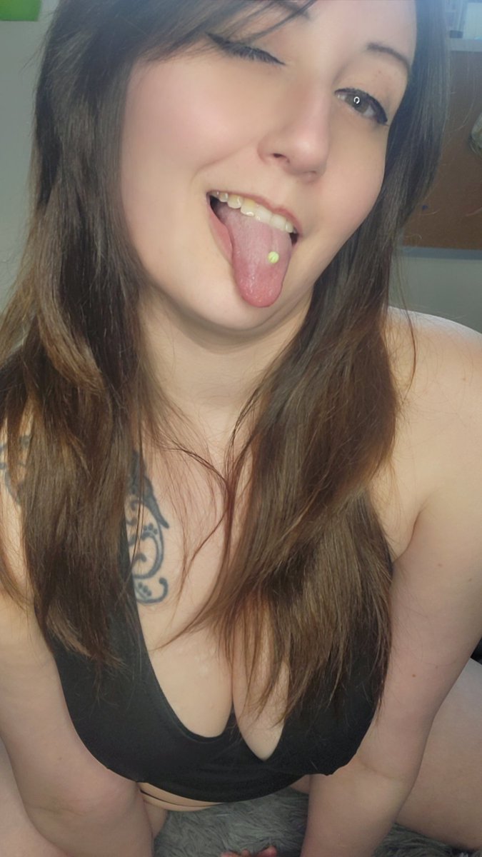 Babes think ya can make me scream😘🥵😜🤤💦😏#slut #horny #hoe #fuckme #whore #attentionslut #attentionwhore #nsfw #nsfwaccount #18plus #wetpussy #tits #titties #hornyatwork