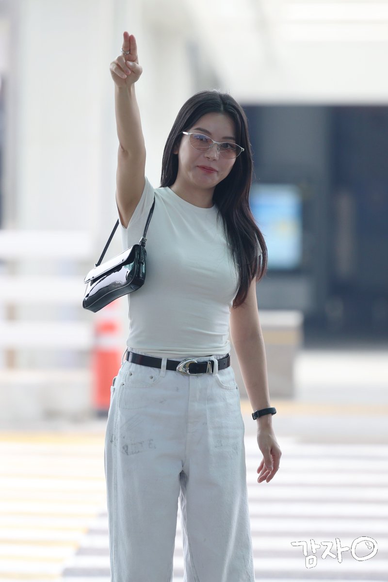 gamja619's tweet image. 260502 Solar ICN Departure🐰

용맹이 귀여워🥹

#솔라 #마마무 #solar #mamamoo