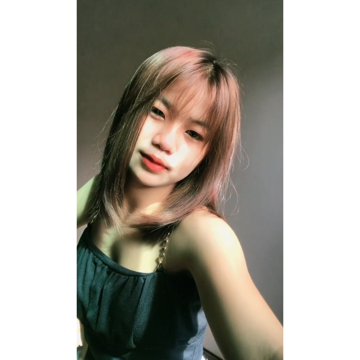 lily tweet media