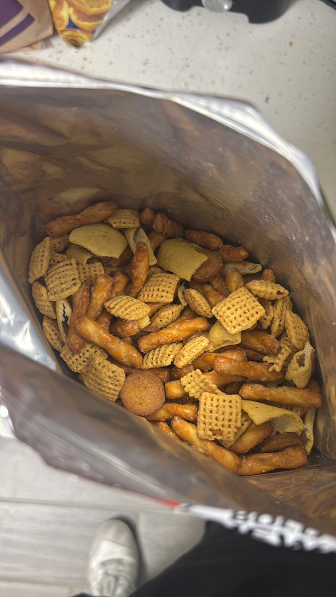 DakNanny's tweet photo. Dot’s made a snack mix. It fucks https://t.co/C86qpkfIhG