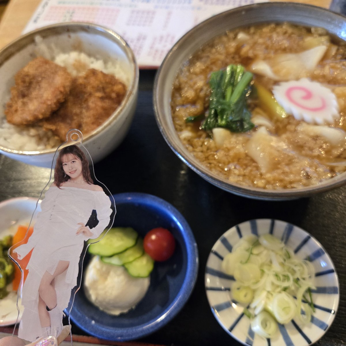 m_mnsk's tweet photo. ひもかわうどんとソースカツだよさくらちゃん💓💓💓か https://t.co/V7fCFsfc8m