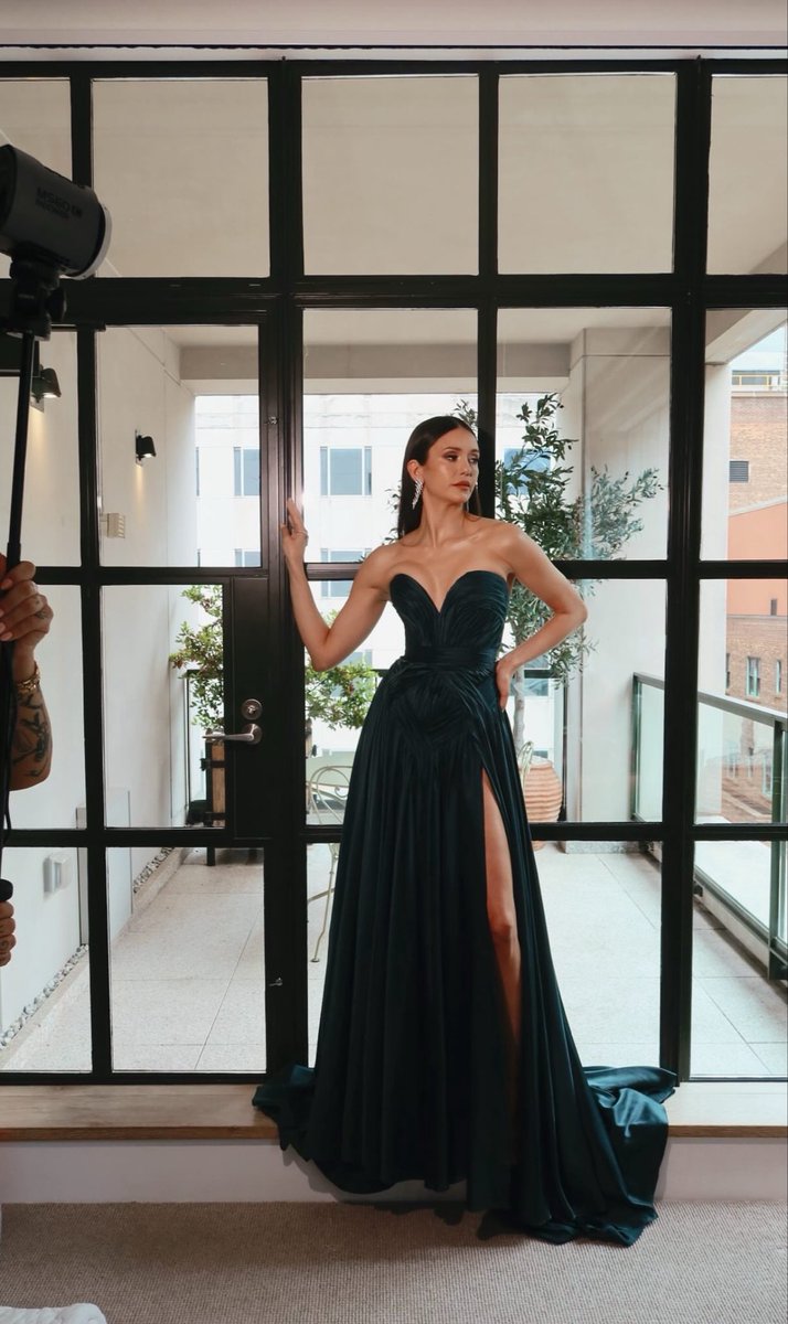itsninaad's tweet photo. a moment for the dress and glam… https://t.co/jEpbwNRPDQ