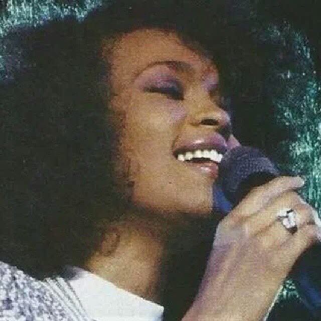 's tweet image. #FBF with a beautiful sweet young Whitney Houston just beautiful!!!! 🤍🤍🤍