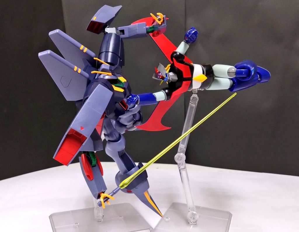 kensukemazinger's tweet photo. …という訳で早速組み上げたバイアランをマジンガーZと戦わせたのであった https://t.co/Y0QZON5n4Z