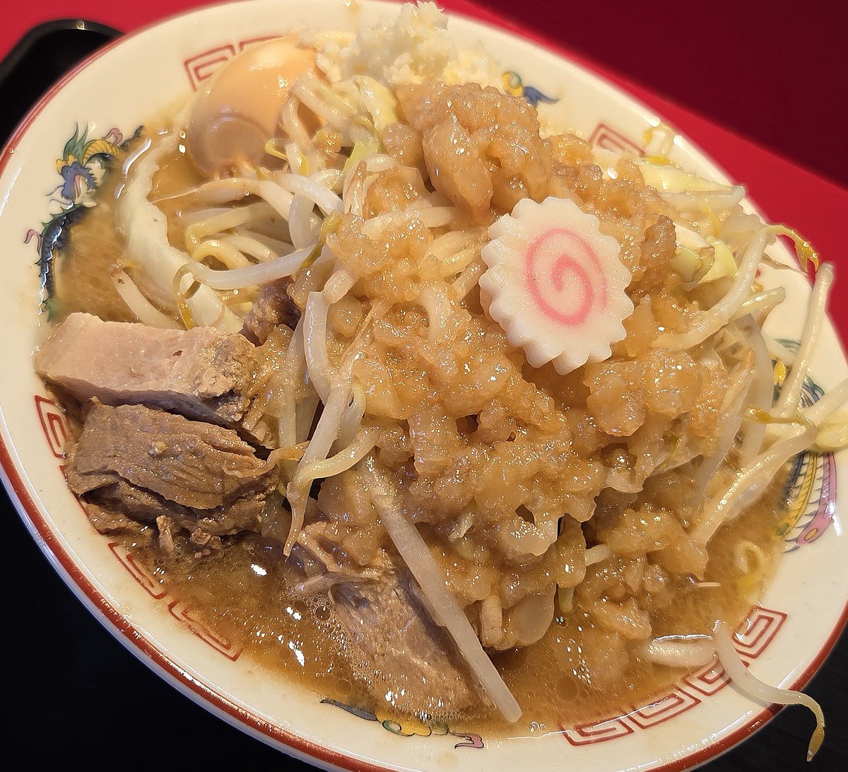 ykatsu_x's tweet photo. 豚麺アジトさんへ🚴
豚麺アブラニンニクマシ、味玉🍜
この甘めのスープも美味い😋
豚もホロホロトロトロで👍
あっという間に完食完飲✨ https://t.co/Z5aeRcE8Kw