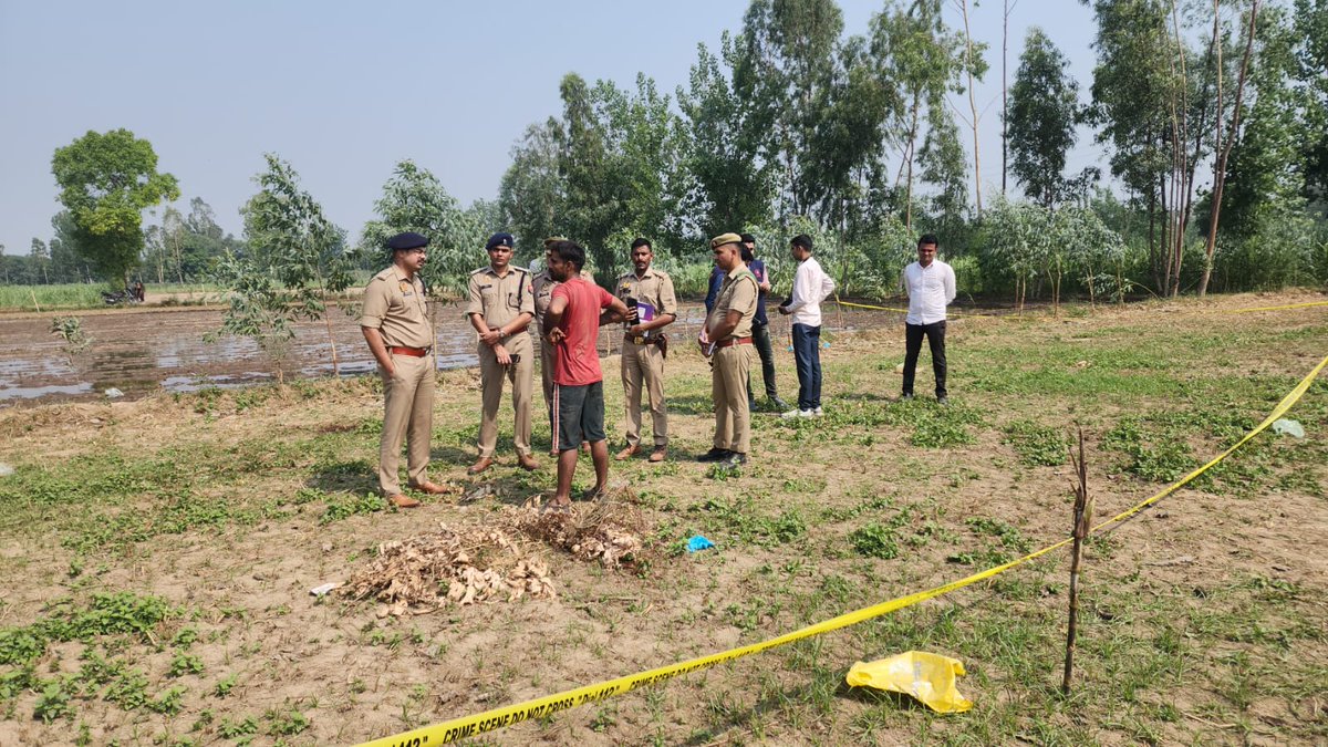 bstvlive's tweet image. मेरठ
➡महिला की हत्या कर खेत में फेंका शव
➡कल बच्चों की किताब लेने गई थी मृतका
➡धारदार हथियार से मारकर की गई हत्या
➡गुलअफशा ने मोनू गुर्जर से की थी शादी
➡डेढ़ साल पहले ही दोनों ने की थी शादी
➡पुलिस मामले की तहकीकात में जुटी
➡थाना परीक्षितगढ़ के गांव खूंटी की घटना
#Meerut |