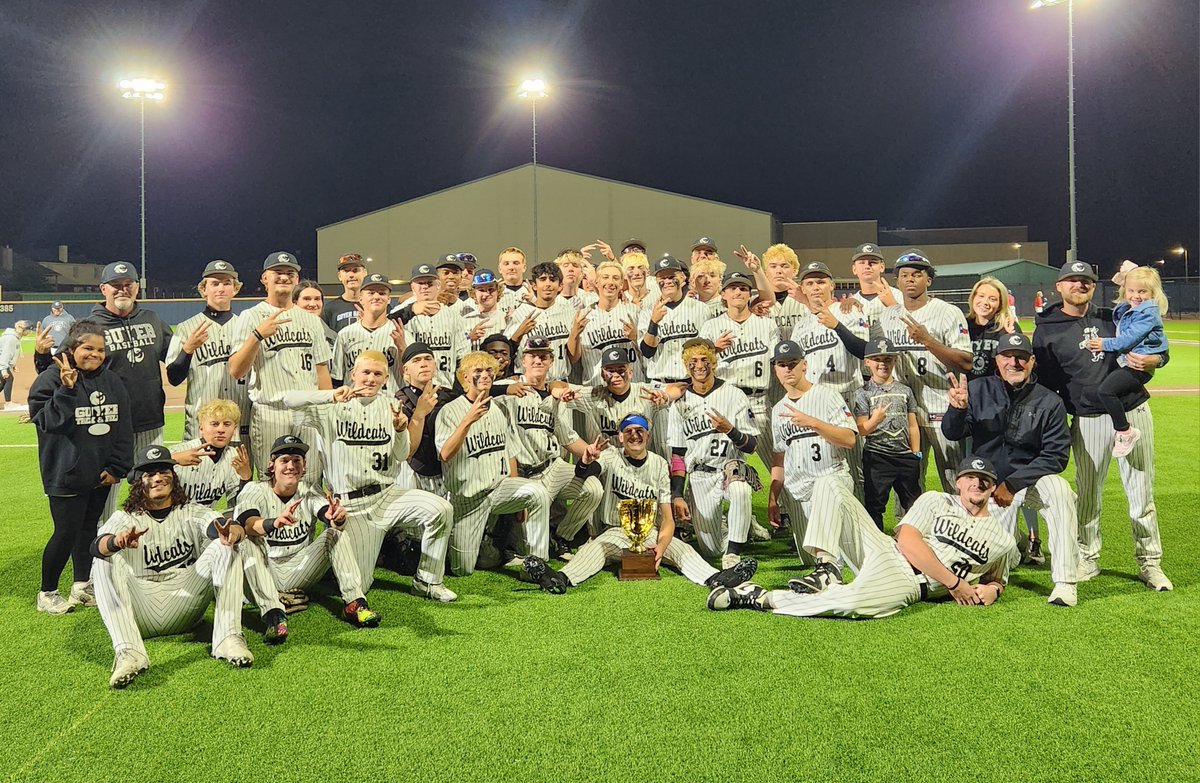 sports_drc's tweet photo. Guyer staved off elimination for the second straight game Friday, taking a 6-2 win over McKinney Boyd to win their best-of-three playoff series.

The Wildcats rallied when it mattered most after dropping the opener and trailing 2-0 early in Game 3.

Story: https://t.co/9tDo1euAuD https://t.co/gCxBVkfMHV