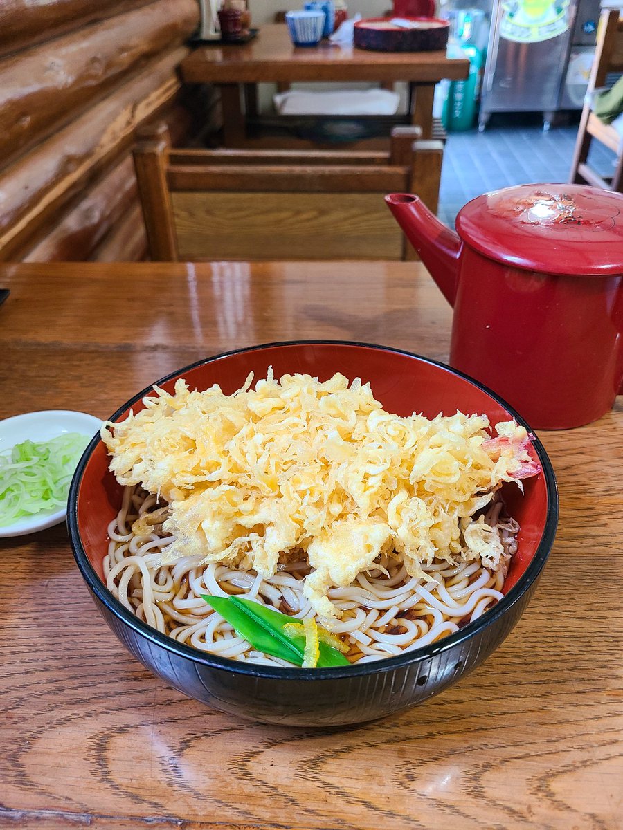 冷やし天そば。エビ大きかった🦐
地元にお金を落としたいマン。