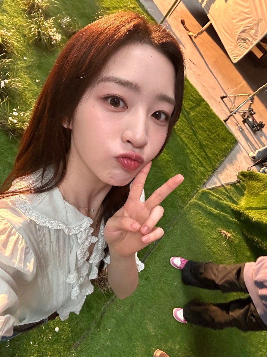 drawoohoo's tweet photo. 동생같다가 언니같기도하고 https://t.co/BYCIpGtK8U