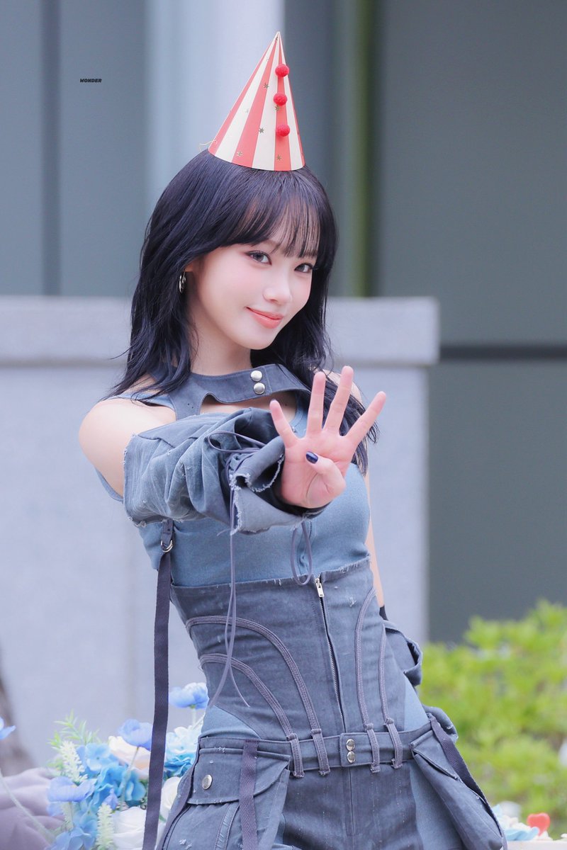 wonder_0801's tweet photo. 260502 르세라핌 4주년 축하해!!!!🎉

#르세라핌 #LE_SSERAFIM 
#김채원  #KIMCHAEWON https://t.co/toDCHIvn3Z