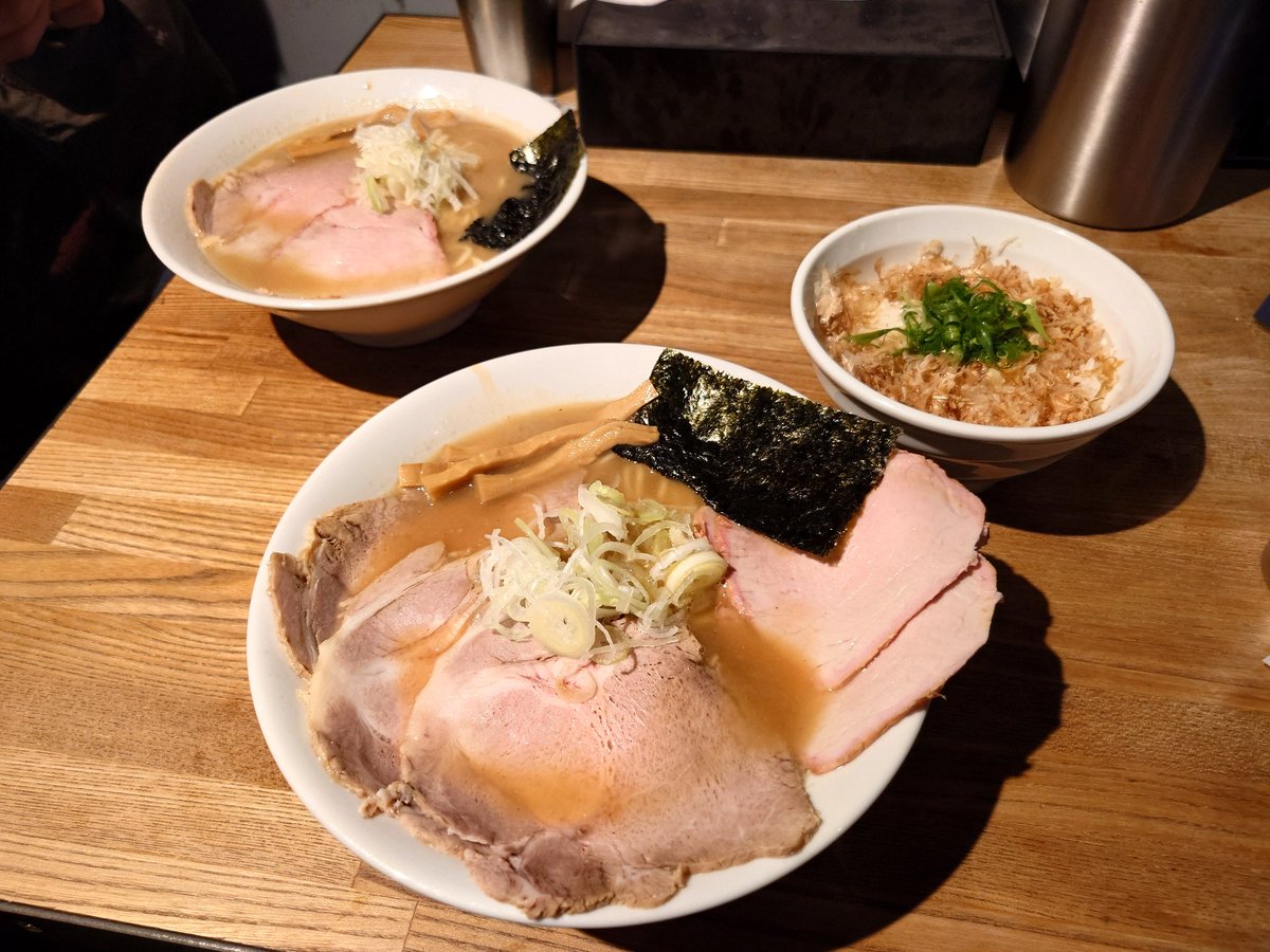 30per's tweet photo. 昨日の蒼武家の限定
魚介豚骨のどこか懐かしい感じもしつつ、しっかり豚骨もしてて美味しかった！
裏メニューのつけ麺もメインにして良かったんじゃないかと思うくらい美味しい。
ご飯物も美味しかったけど、カレーが売り切れていたのが残念。
チャンスがあれば食べてみたいね。 https://t.co/OmH3T55chJ
