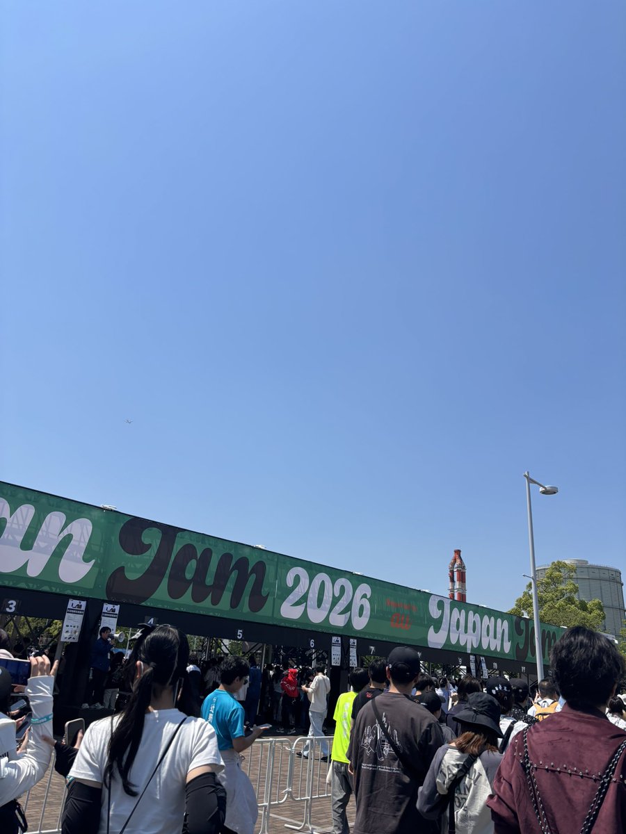 tsu___wack's tweet photo. フェスの季節 https://t.co/NtdaRY1TS3