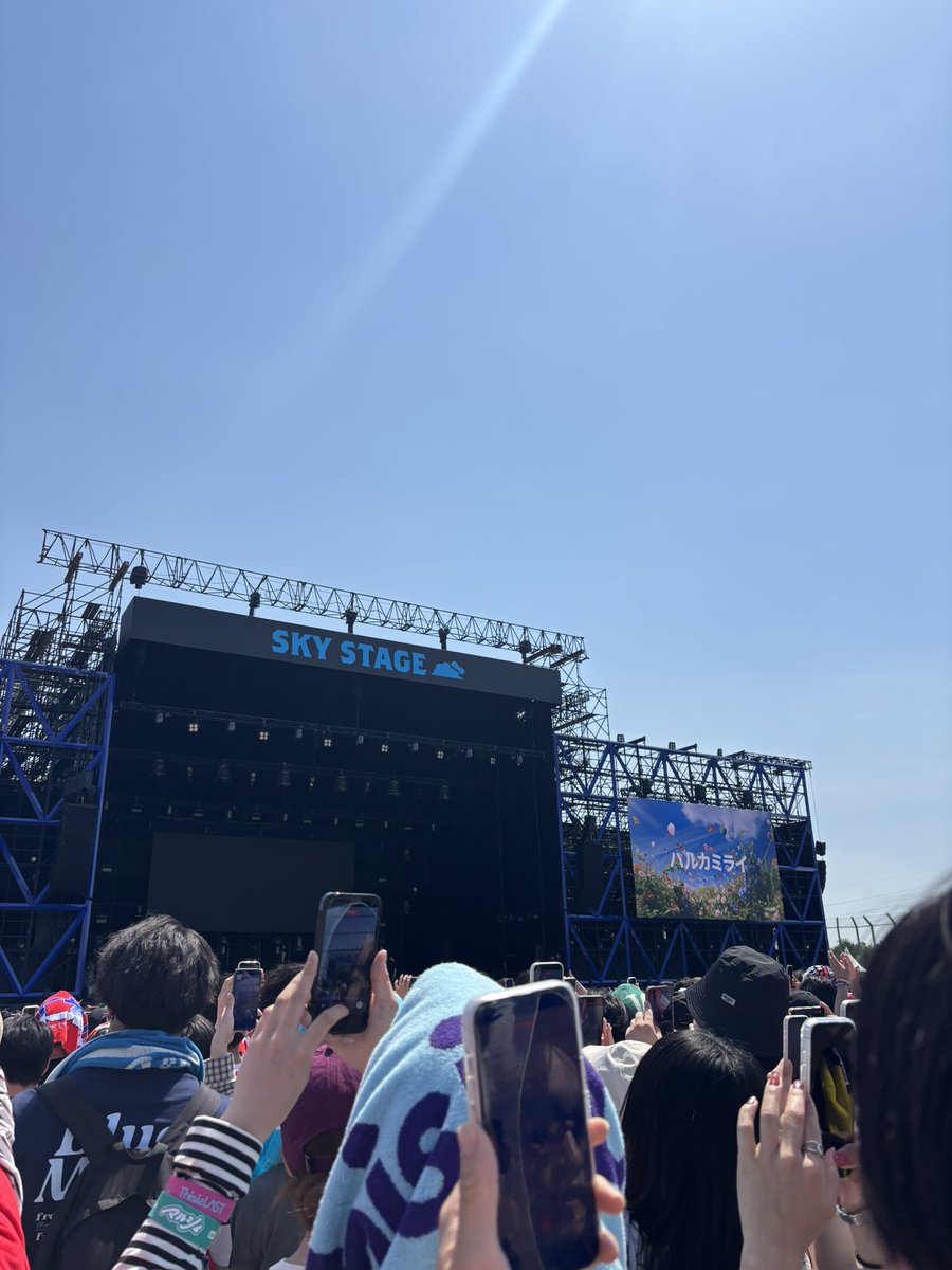 tsu___wack's tweet photo. フェスの季節 https://t.co/NtdaRY1TS3