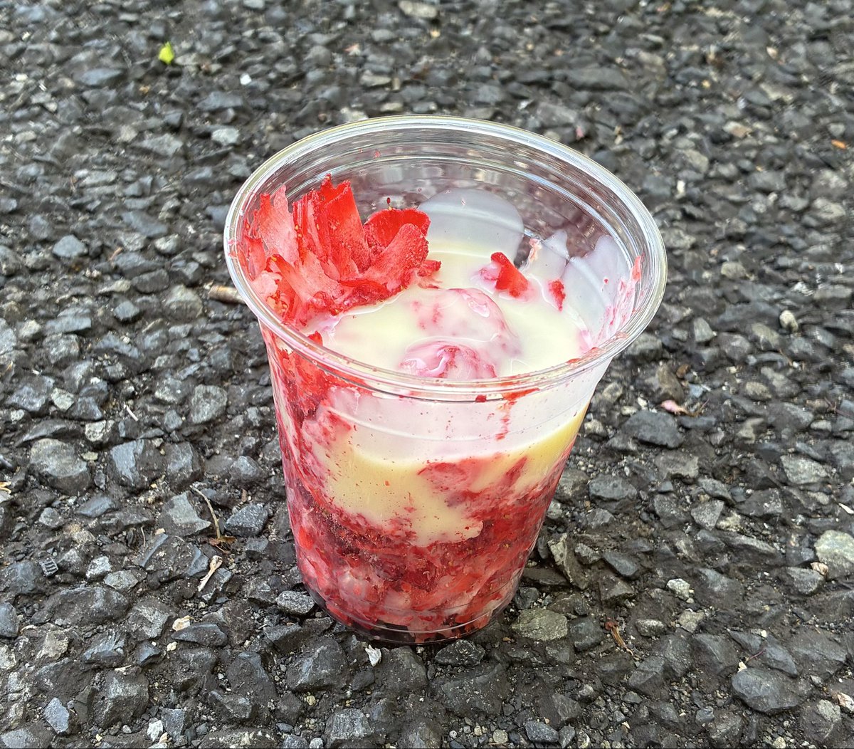 9325haru's tweet photo. 今日のスタジアムグルメ。
かんかん丼&けずりいちご。
#味の素スタジアム
#fctokyo
#多摩川クラシコ
#スタジアムグルメ
#スタグル東京
#青赤パーク
#かんかんのとり天
#DandyKitchen https://t.co/6KYnKHhq7H