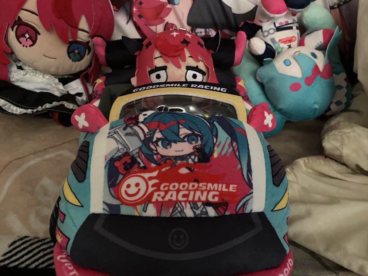 lvansola's tweet photo. #IRySart #miku   IRyS has a new car https://t.co/XQNNP2CSlh