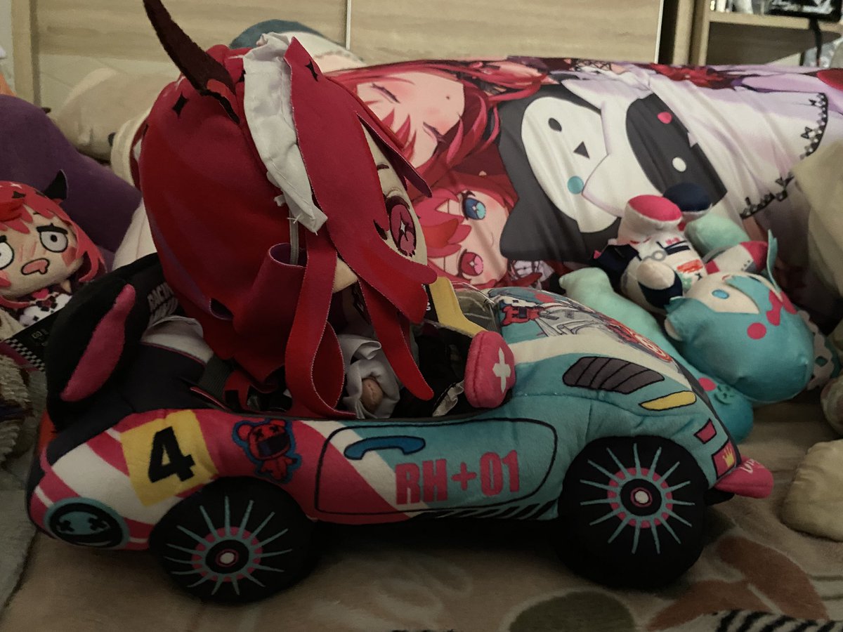 lvansola's tweet photo. #IRySart #miku   IRyS has a new car https://t.co/XQNNP2CSlh
