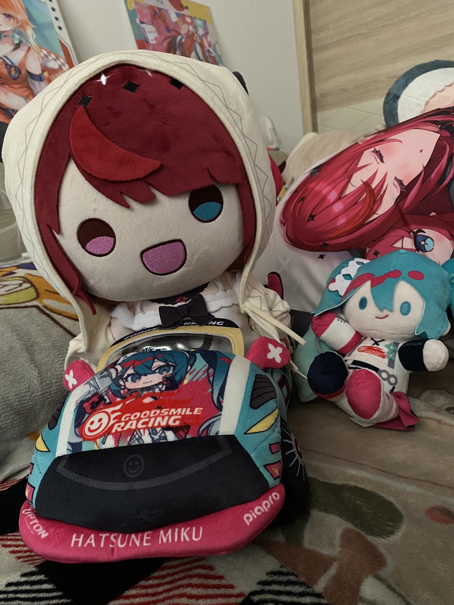 lvansola's tweet photo. #IRySart #miku   IRyS has a new car https://t.co/XQNNP2CSlh