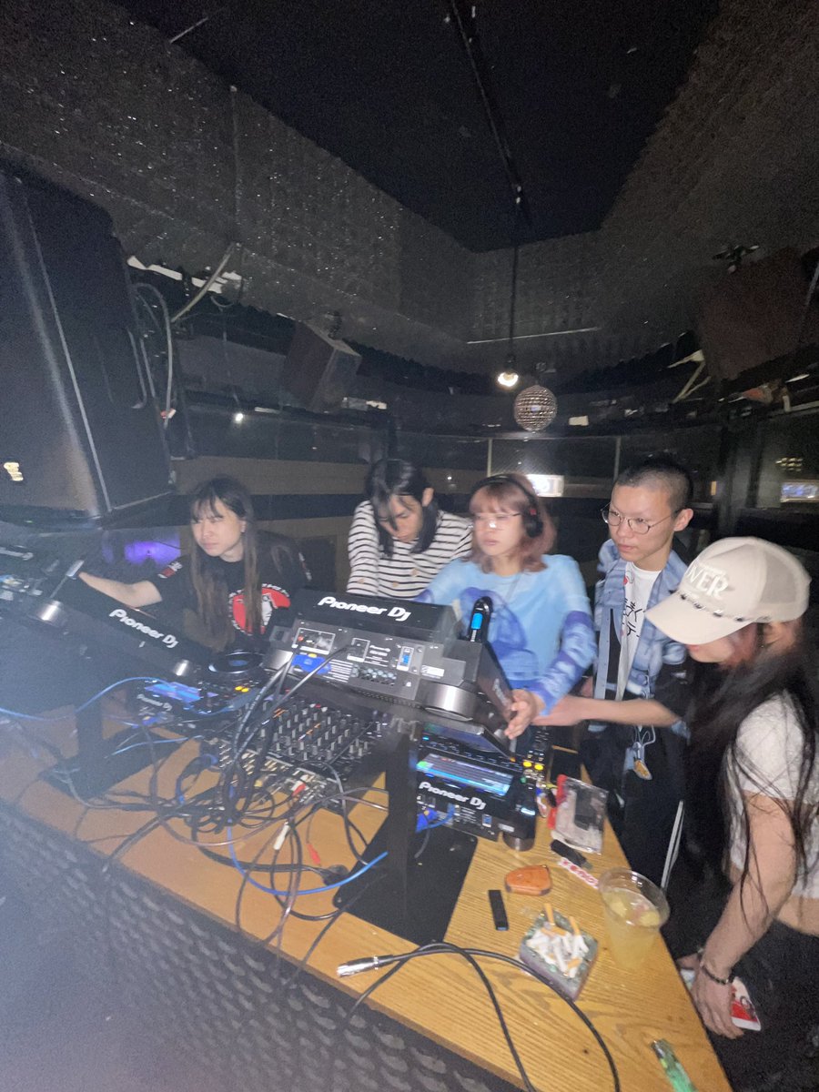 FSaku0928's tweet photo. この前リトルでCDJ4台使ってフル稼働でBtoBtoBtoBしてた
いいもの見れた… https://t.co/Ftxt2whNgg