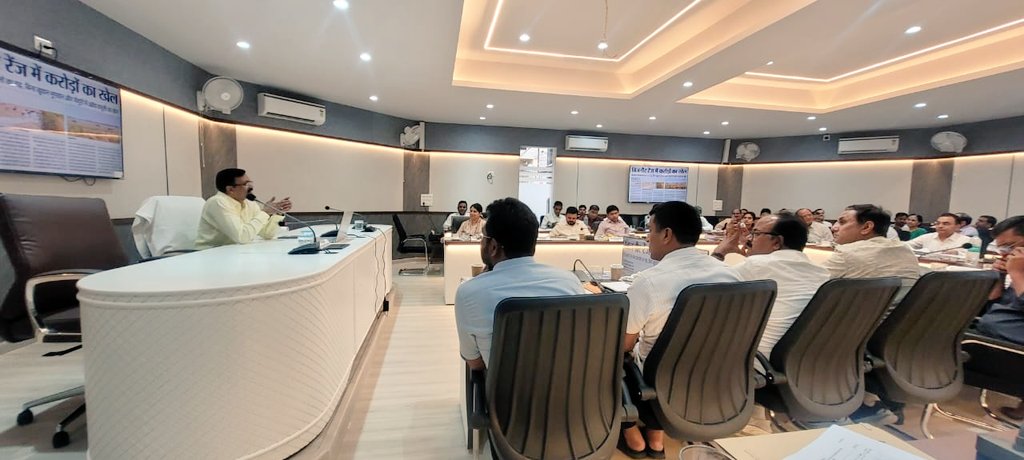 Comm_Moradabad's tweet photo. ‼️DIVISION JOURNAL‼️
Mbd Diary
Dated :-
30/04/26
////
विकास कार्य
मण्डल स्तरीय समीक्षा बैठक
Development Programmes
Review
Divisional Meet
#MbdJournal
@CMOfficeUP https://t.co/jsojG17T0P