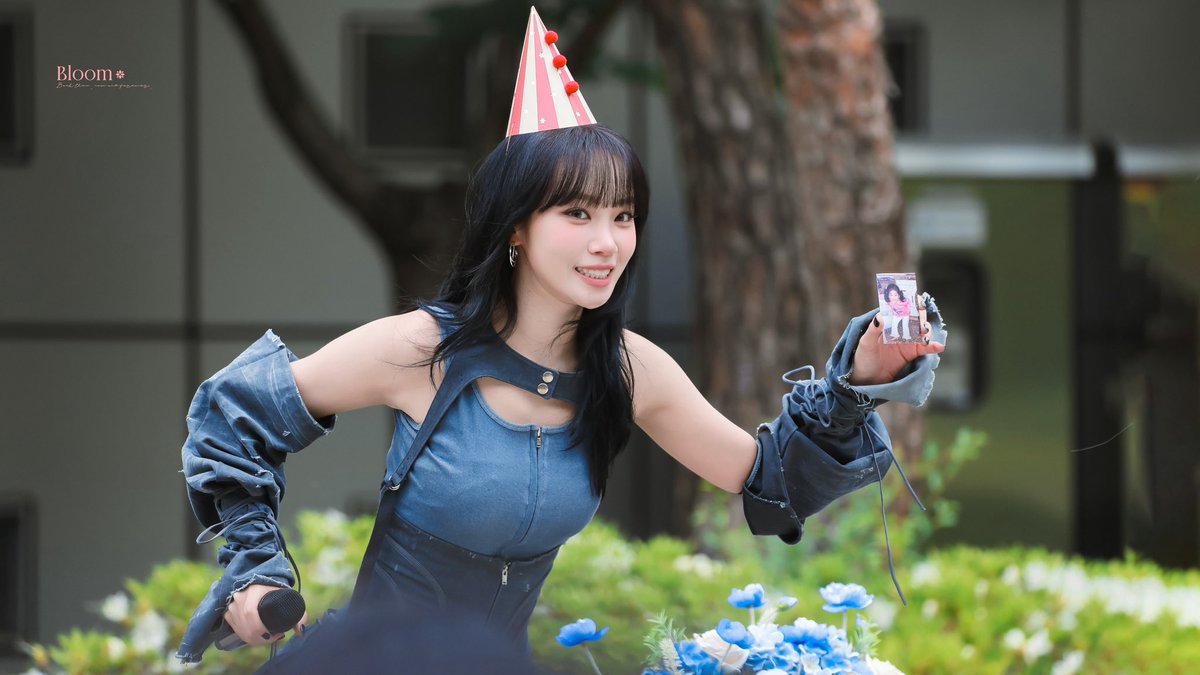 Bloom_kcw's tweet photo. 260502 4주년 축하해🥳🥳🥳

#김채원 #CHAEWON #チェウォン 
#르세라핌 #LE_SSERAFIM
#LE_SSERAFIM4thAnniversary https://t.co/HhKKgn0JWt